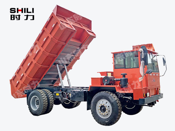12噸全封閉車(chē)棚四不像車(chē)升斗側(cè)面圖