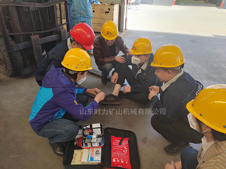 加強(qiáng)企業(yè)防患意識，積極開展叉車安全事故應(yīng)急救援演練